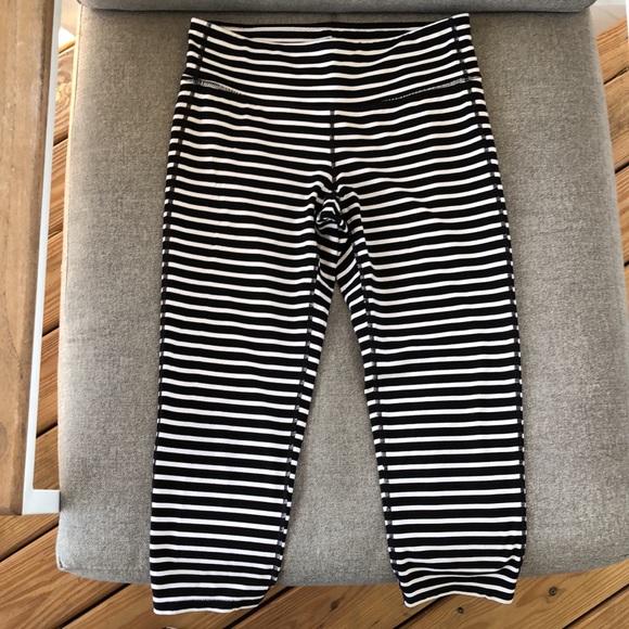 Like new! - ATHLETA Black/White Stripe Crop Leggings - Picture 6 of 6